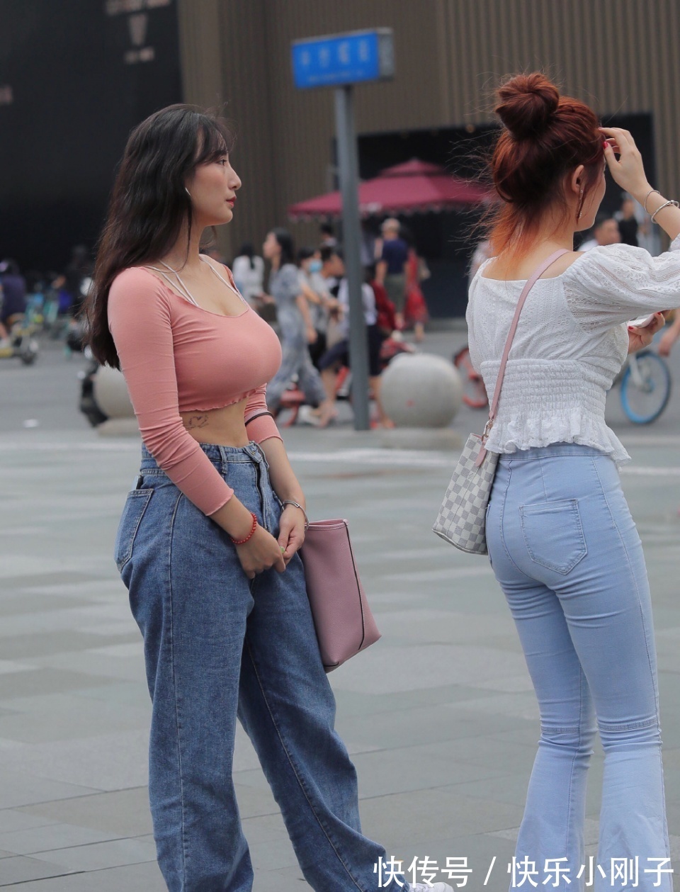小姐姐 微胖小姐姐的直筒裤穿搭,丝毫不显微胖,美得很自然