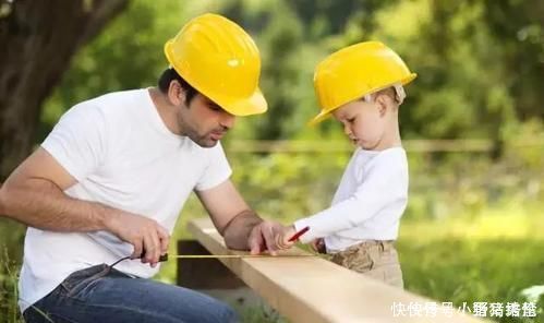 孩子|“最懒爸爸”火了,为偷懒想出哄娃妙招,宝宝一个人玩得不亦乐乎