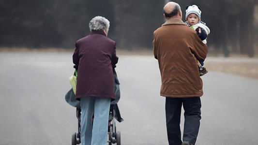 开裆裤|那些没有老人帮忙带娃的家庭，日子是怎样过的？过来人道出真相