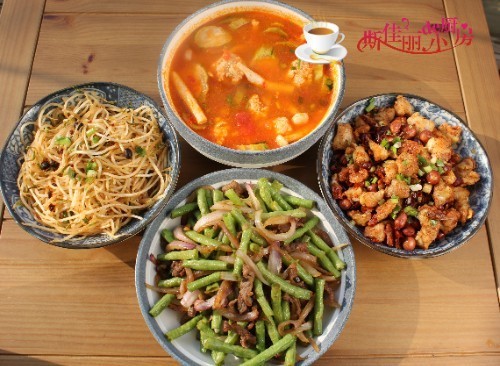 三口之家的午餐走红朋友圈,不剩菜不浪费,网友不要假精致