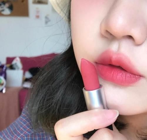 再有钱也别跟风这几只热门口红，谁涂谁丑！长得一般根本hold不住