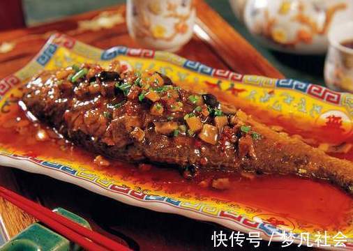 鲜嫩|炖鱼别再用料酒去腥了，试试多放一味料，鱼肉肉质鲜嫩，口感不腥