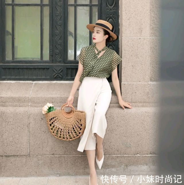 时尚博主|35岁后的女子穿什么才好看?优雅浪漫的穿搭就很精致,魅力四射