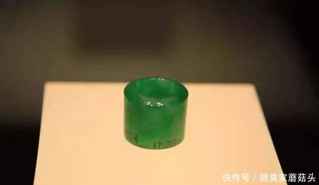  李莲英|历史上最有价值的五枚扳指, 李莲英的翡翠扳指垫底!