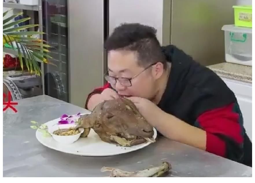 半噸先生回來(lái)了！多個(gè)作品恢復(fù)，錄制模式改變，“鹽王爺”消失