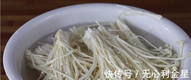 金针菇最好吃的做法，加3个鸡蛋，不炒不煮，出锅营养下饭又解馋！