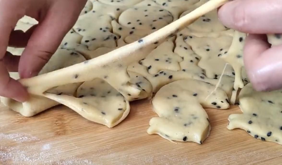 学会|1分钟学会用面粉做道“鸡蛋空心饼”,香甜美味,蓬松暄软