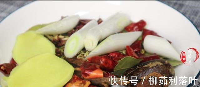 酱大骨头的家常做法,配料和做法毫无保留,肉香软烂特别解馋!