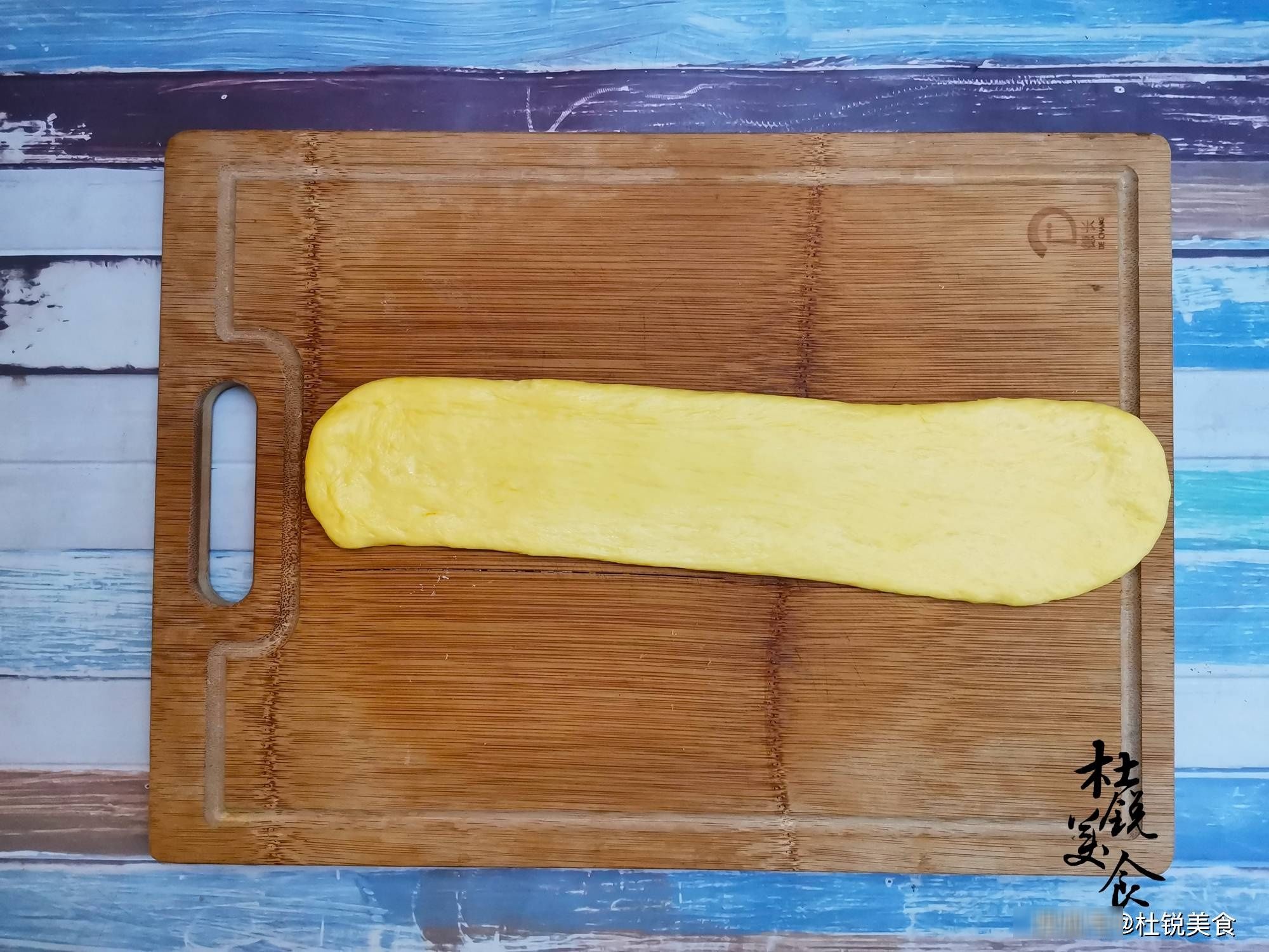 做吐司,冬季别再用水和面,加入南瓜,吐司金黄拉丝,家人喜欢