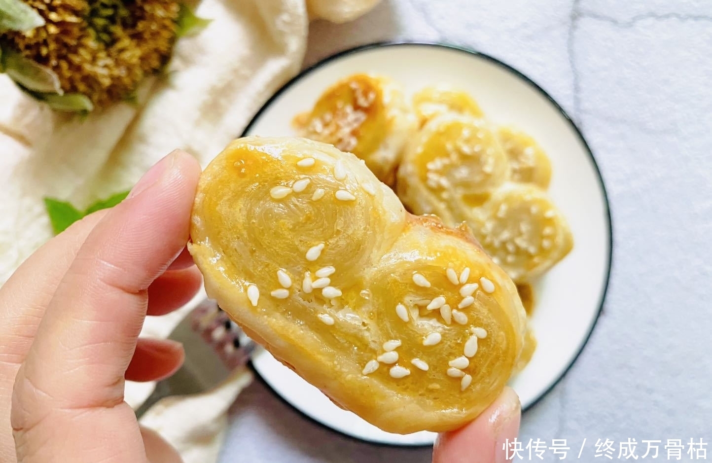 小点心|25分钟搞定娃的两道小点心,酥软香甜,好吃到连渣都不剩