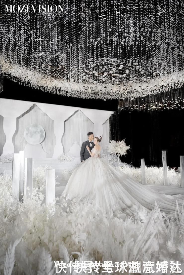 婚礼|以月光之夜为灵感的白色水晶婚礼，让人陶醉在这美妙的气氛里