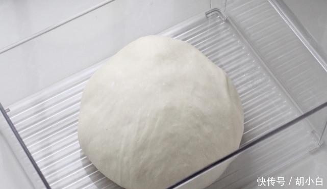 发酵|吐司面包的经典做法,无需加蛋组织细腻柔软,奶香浓郁值得等待!