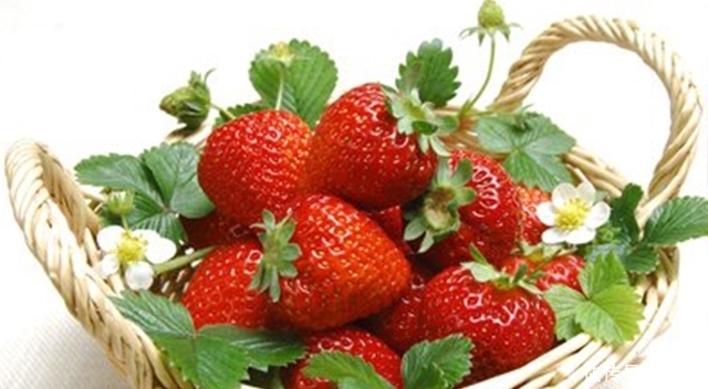 巧用牛奶,让自己皮肤细腻嫩滑又皙白