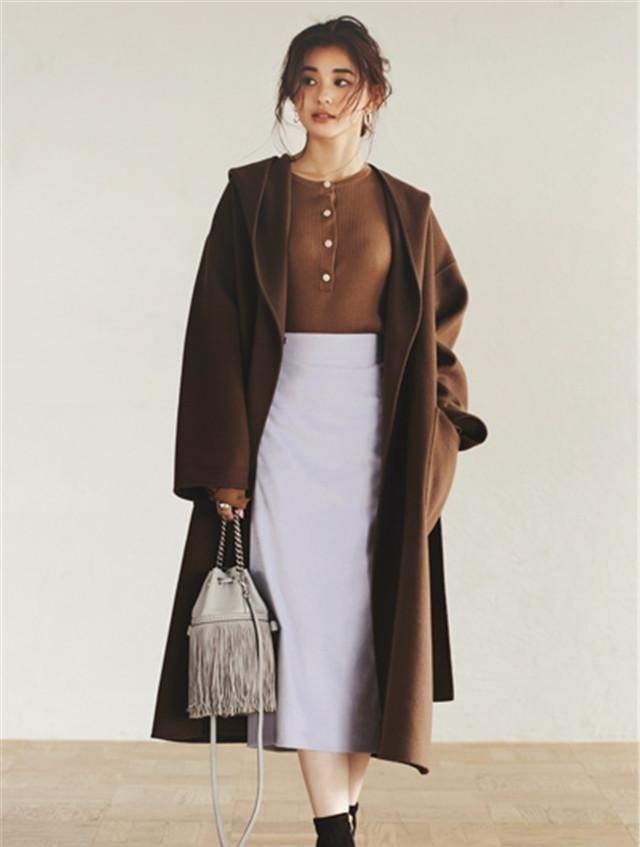 烟熏 秋冬第一件大衣,有棕色、米色、藏青色,还有漂亮的烟熏色!