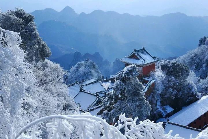 风雪|风雪武当山,仙境藏玄机!大雪封山时,道人、隐士都在干什么!