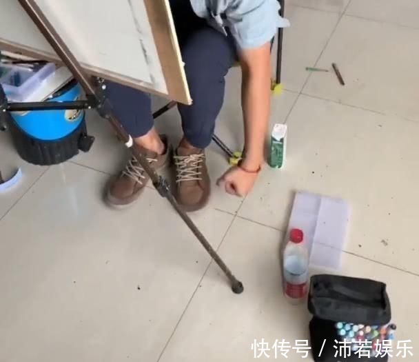 芥末#美术生的调皮日常画一个水瓶骗过老师,就连牛奶盒也可以画出来