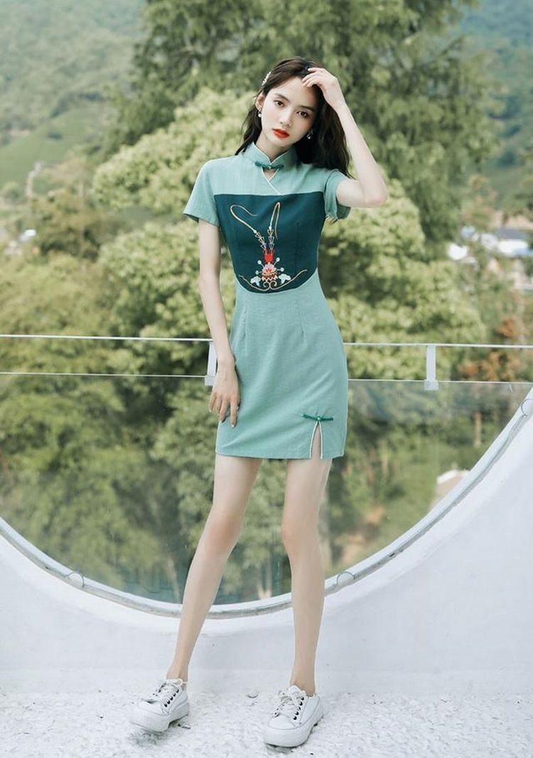 吊带衫|搭配卡其色的吊带衫,时髦有个性