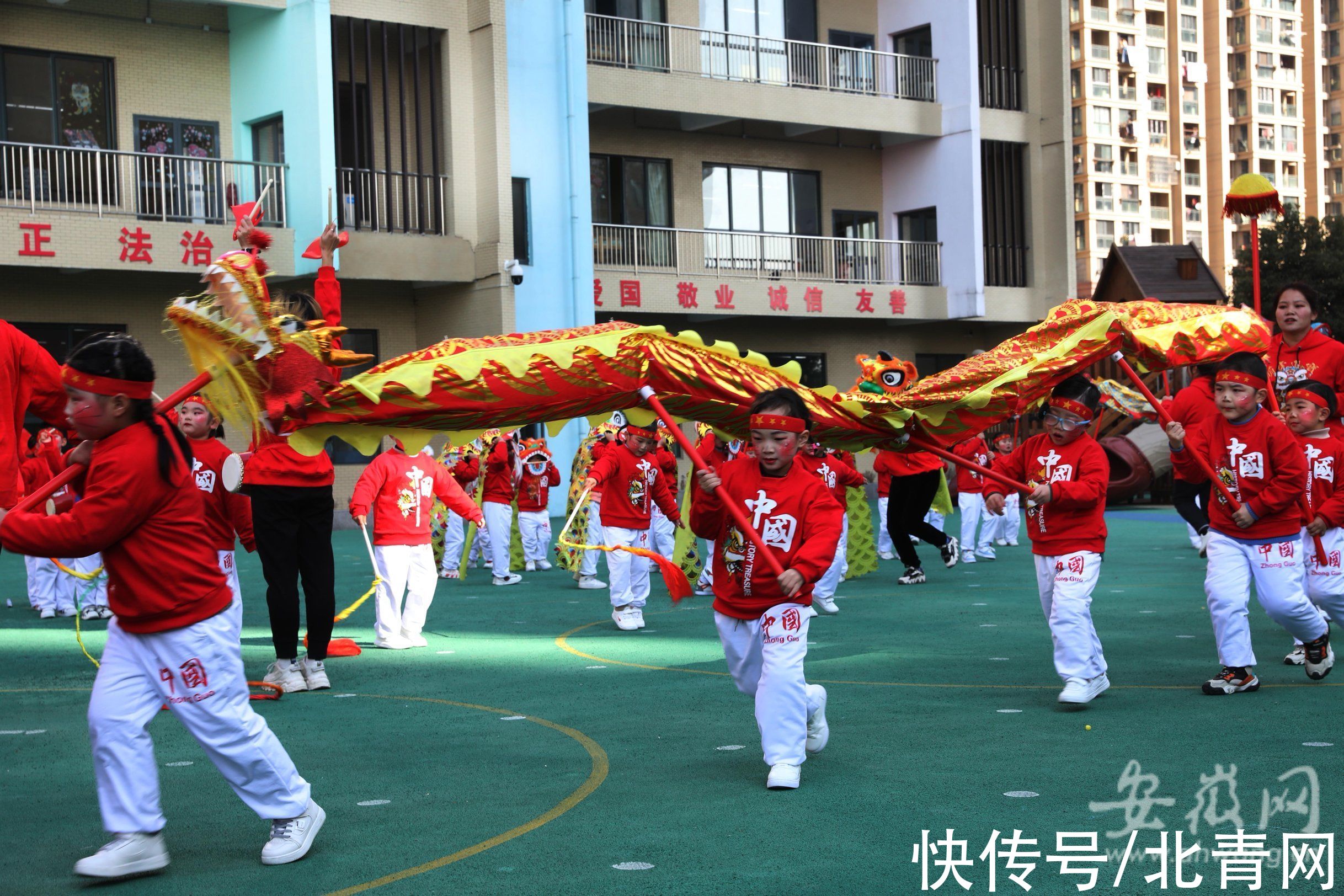 大皖|芜湖：萌娃“龙腾虎跃”迎新年