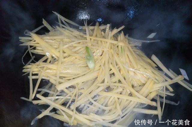 黄心土豆|炒土豆丝时，别只知道放醋，多加1味，更提味口感好