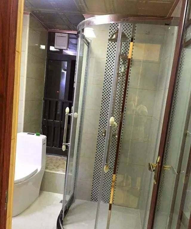 豪宅|表哥的160平米豪宅,就这光装修就花了200万,说出去谁信啊?