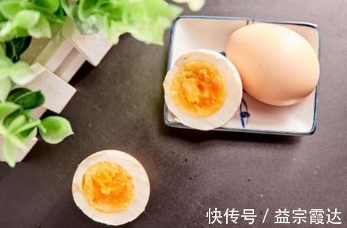 胆固醇|吃水煮蛋会引起“骨质疏松”?骨质疏松患者还应少碰这3种食物