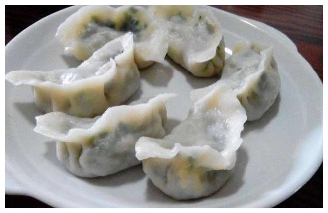 自制韭菜鸡蛋虾米水饺,多加这1步,营养又美味,一口一个都不够
