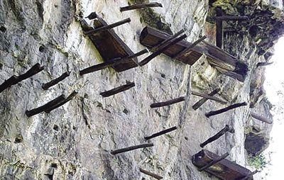 悬棺$古人如何将悬棺放到悬崖之上?专家高价悬赏后:古人原来这么聪明