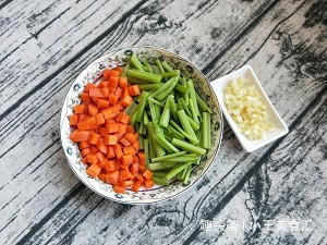 芹菜还炒着吃这才是芹菜最好吃的做法,营养美味,你不一定吃过