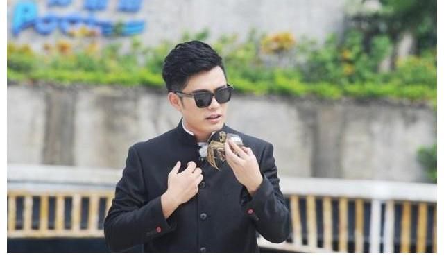 娱乐圈|跑男里最低调的人，和王思聪住在一个小区，比杨颖邓超都有钱