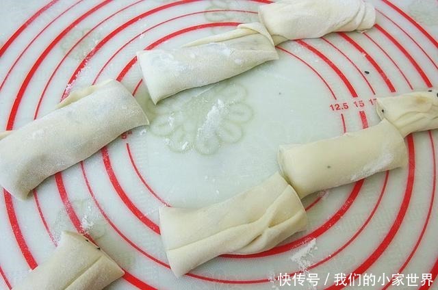 这是我最常做的主食,和面不用饧,半小时就上桌,又香又软