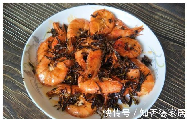 茶叶|大虾只会炒番茄？教你一个新吃法，加一把茶叶，准保味道香酥好吃