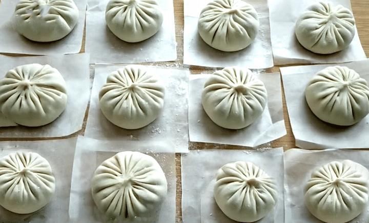 天冷了,少吃饺子馅饼多吃它,皮薄大馅又多汁,深秋吃身体棒