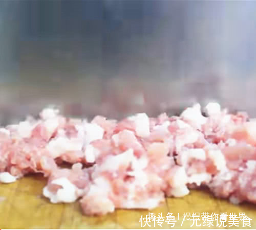 老一辈留下来的丸子做法，嫩滑不散，好吃有嚼劲，上桌汤都不剩