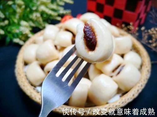 最近儿子迷上这个早餐,比面包口感松软,满满都是料,特好吃