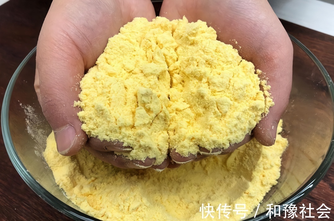玉米面|玉米面浑身是宝,教你一个懒人做法,5分钟搞定,营养美味好吃