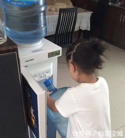 |搞笑图片幽默段子笑话:熊孩子你在干嘛,做这个有什么意义么?