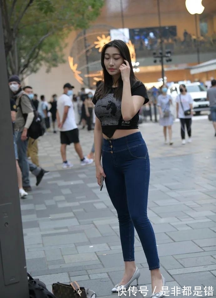 打底裤|清新活泼打底裤装扮不乏气质，露出姑娘修长的美腿，还能显瘦