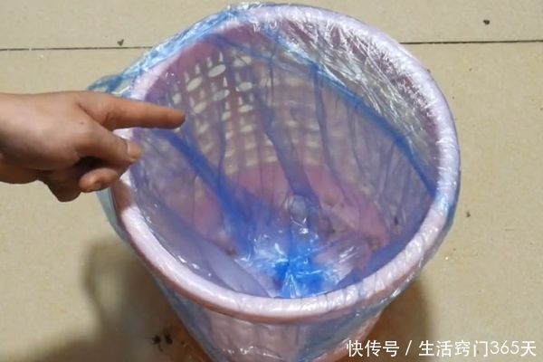 一生|用了30年的垃圾袋，才知道套垃圾袋的正确方法，学会受用一生！