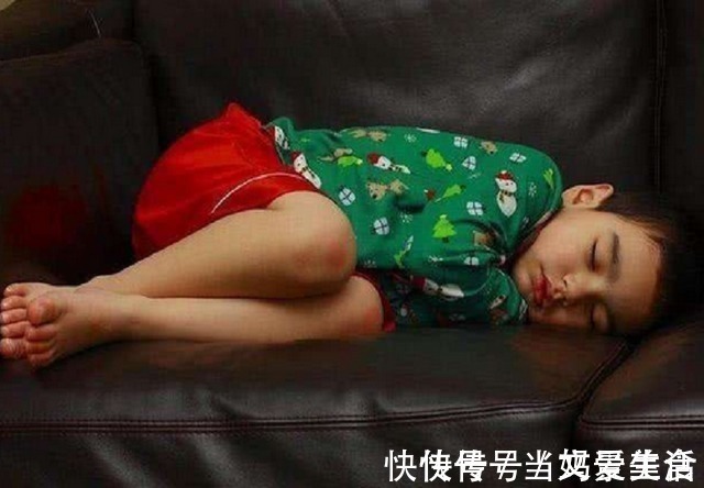 辣妈|宝宝的“睡姿”暗示不同性格,若你家娃是第3种,家长就偷着乐吧