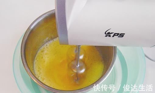 蛋糕|不夹生，不回缩，这样做的全蛋中空蛋糕，新手也可以一次成功