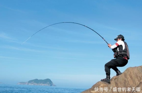 提竿上鱼时最容易出错的几点,上钩的鱼也会跑掉!——盛世三渔