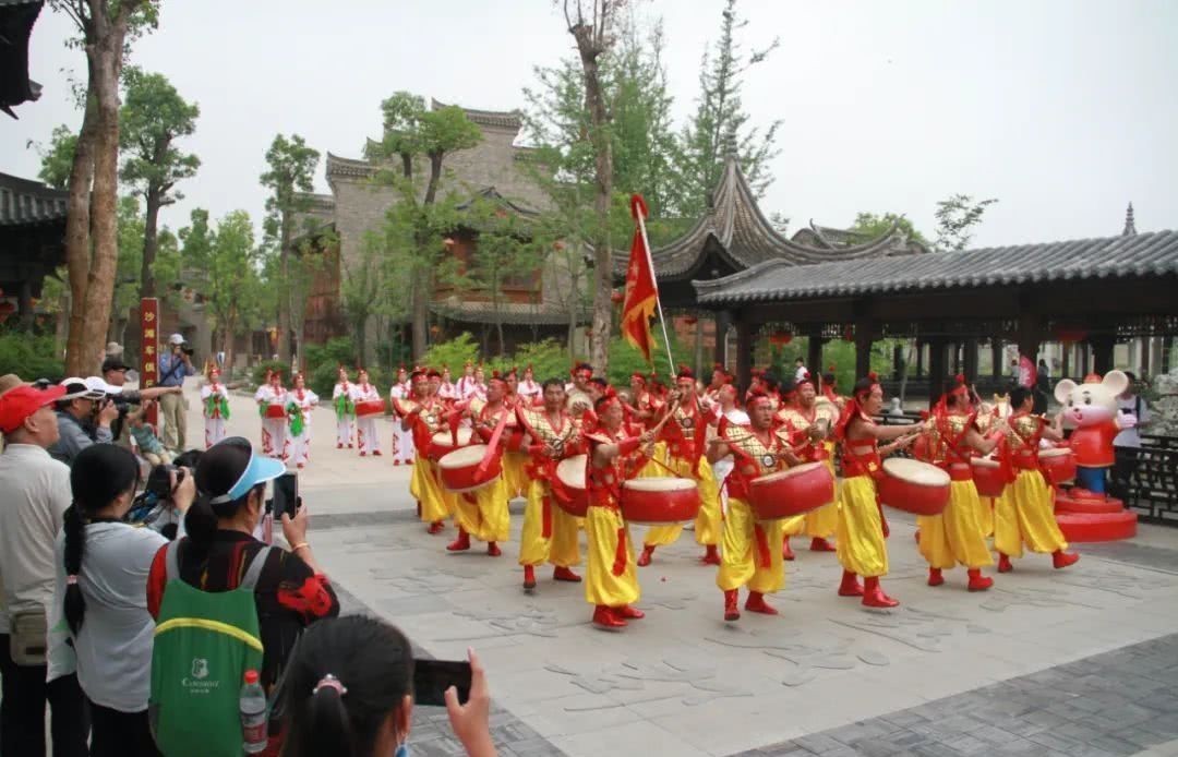 汴京|汴绣、汴京灯笼张、旗袍……市民考察团这次去了哪儿?