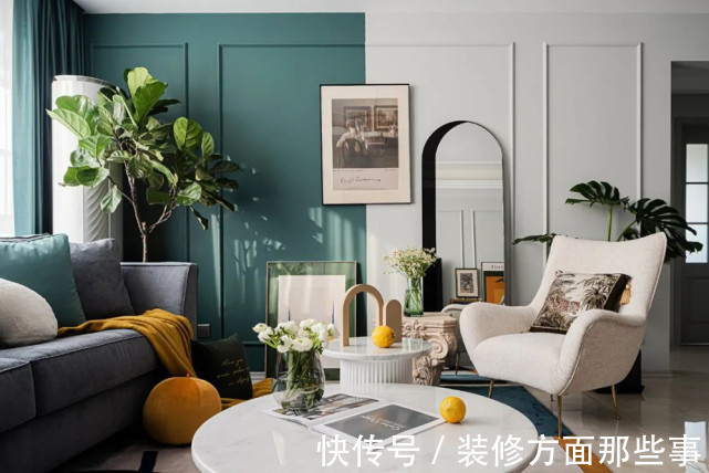 衣帽间|135平现代风四居室,复古绿与暖灰拼接墙面更加灵动有趣