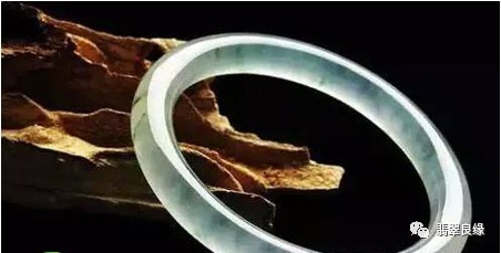 翠的碰撞后改如何保养,翡翠能用酒精清洁吗?