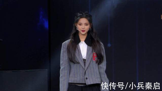 收官之战果然不同凡响！杨超越的打扮很潮，灵儿的薄纱黑裙更完美