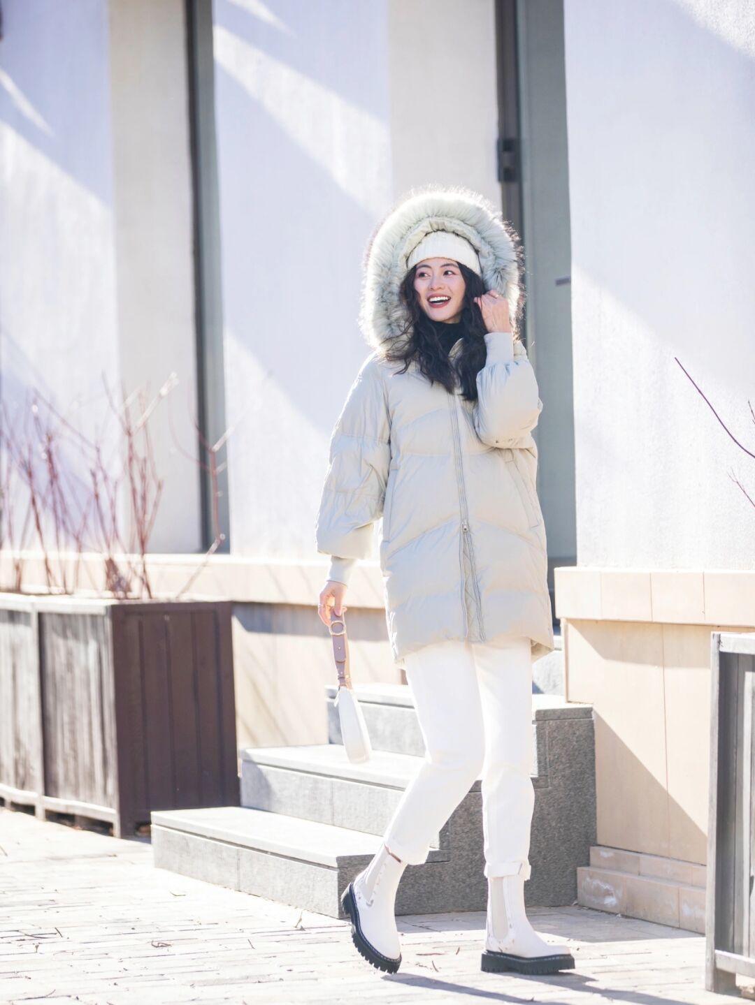 白色 冬天穿羽绒服也不要乱搭,试试这些搭配方式,时髦精致又有个性
