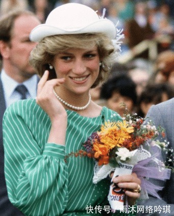 戴安娜|英女王有5千顶帽子,戴安娜帽子戴得最美艳,俩姐妹帽子有点尴尬