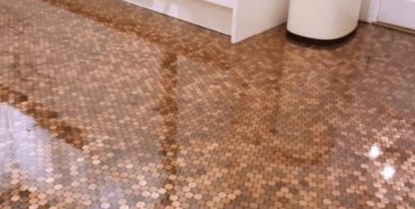 硬币|6年前用硬币当地板砖铺的人家,现在成啥样了看完你可能不相信