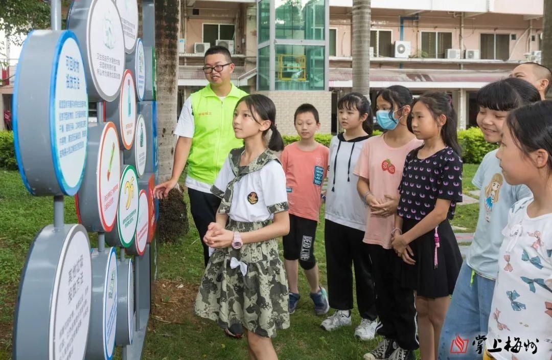 垃圾分类|【垃圾分类】寓教于乐 寄学于景！梅县区中小学生这样学习“垃圾分类”，太有趣了！