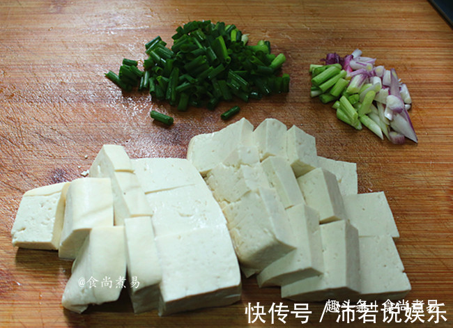 豆腐不用酿肉,这款做法很简单,外酥里嫩,汁鲜入味很下饭!